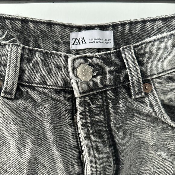 Zara Distressed Denim Shorts - Picture 2 of 3